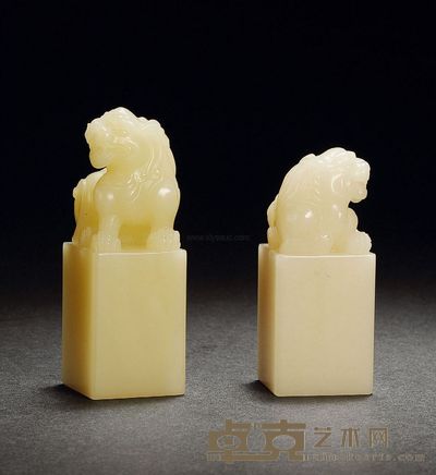 寿山白芙蓉石螭钮章二方 2.6×2.6×6.3cm 2.6×2.5×7.3cm