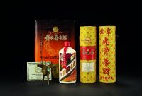 93年北京同仁堂产虎骨酒2瓶，80年代后期贵州茅台酒（珍品1704）1瓶