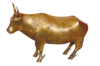 西汉 青铜鎏金錾刻龙凤纹嵌宝石牛