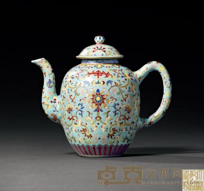 清乾隆 松石绿地粉彩缠枝莲纹茶壶 18.2×15.8cm