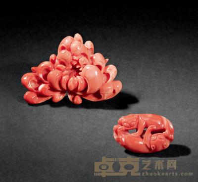 清 珊瑚雕菊花、双欢佩饰 5.2×3.8×3.2cm；2×1.3×3.2cm