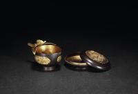 清早期 铜鎏金刻花鸟纹印泥盒及桃形把杯