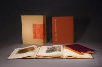 1970年 编号原盒原函精装台北故宫《缂丝·刺绣》 两册全