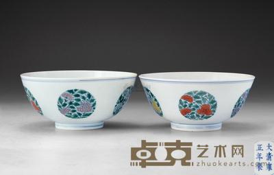 清雍正 斗彩团花碗 （二件） 直径14.3cm