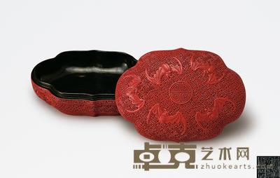 清 瓷仿雕漆锦地福寿纹海棠式盒 直径12.4cm