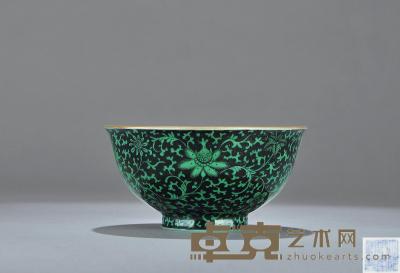 清乾隆 墨地绿彩缠枝纹碗 直径11.5cm