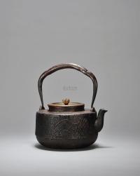 十九世纪 兰花铁壶