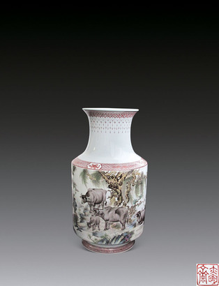 丙戌年（1946年）作 张志汤粉彩五牛图瓶