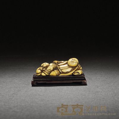 明晚期·象牙雕童子摆件 高：1.9cm 长：5.2cm