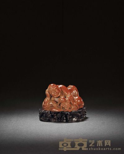 清 金星玻璃雕罗汉戏狮摆件 高：6.4cm 带座高：8.9cm