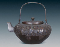 明治 古铜饕餮焦叶纹铁壶