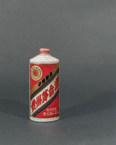 1968年产短颈木塞白瓷瓶五星牌茅台酒