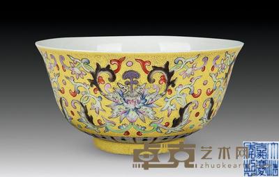 清 黄地宝相花碗 直径13.3cm