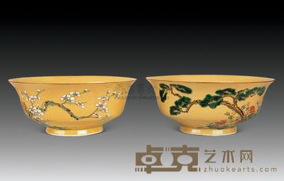 清乾隆 米黄地粉彩折腰碗 (一对) 直径18.1cm