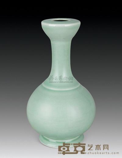清 豆青釉瓶 高20.7cm