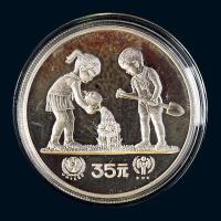 1979年国际儿童年1/2盎司纪念银币一枚