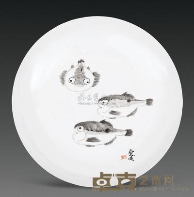 邱受成 三鱼图 直径40.5cm