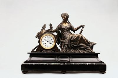 约1870年 法国青铜竖琴女郎大理石座壁炉钟