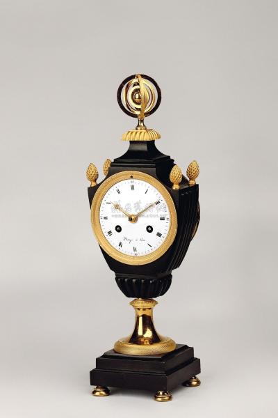 约1800—1808年 法国帝国时代铜鎏金花瓶式壁炉钟