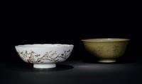 清 豆青釉描金吉祥纹大碗•粉彩喜上眉梢纹大碗