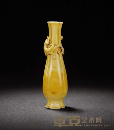 清·象牙雕螭龙衔灵芝插瓶 高：15.8cm