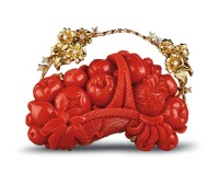 K18红珊瑚雕刻果篮胸花