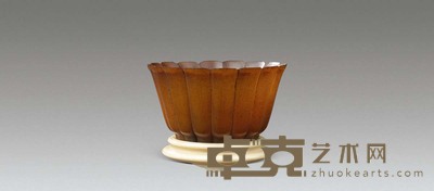 清 犀角雕菊瓣杯 直径7.4cm