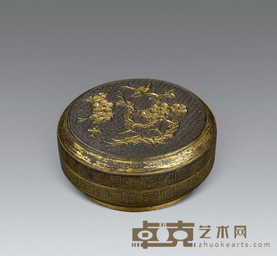 明 胡文明制铜鎏金雕梅花香盒 直径7cm