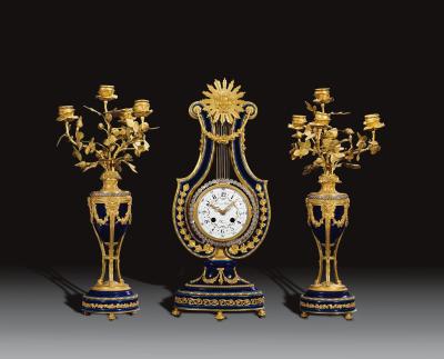 19世纪 法国 铜鎏金蓝瓷竖琴钟 （一组）