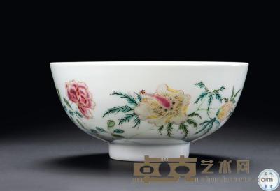 清雍正 粉彩花蝶纹碗 直径12.3cm