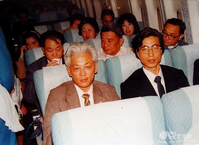 1986年同周铁农老首长赴日本举办画展