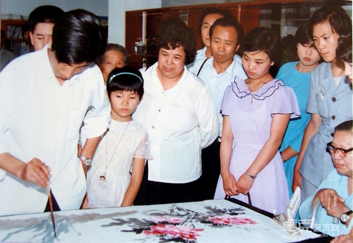 应毛泽东主席亲家母张文秋、儿媳邵华邀请，作牡丹图