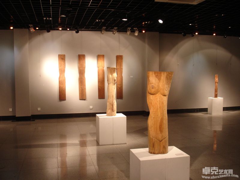 童建颖木雕展1