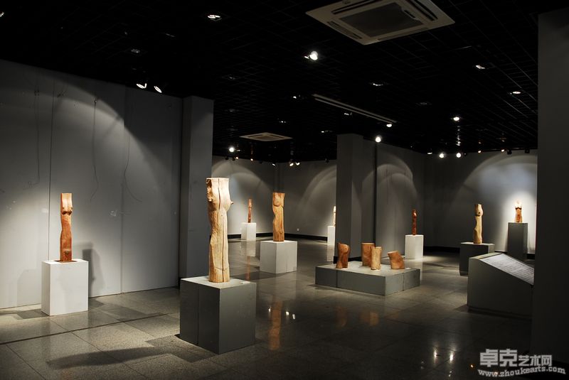 童建颖木雕展18