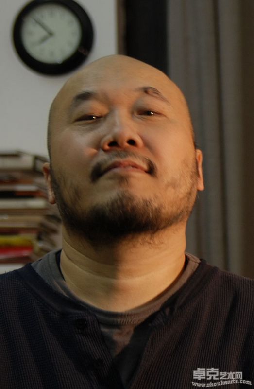 傅镭 近照