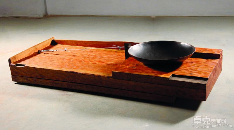 3.The Presentation, 194x37x78cm, Wood, Steel, Wire, 2005