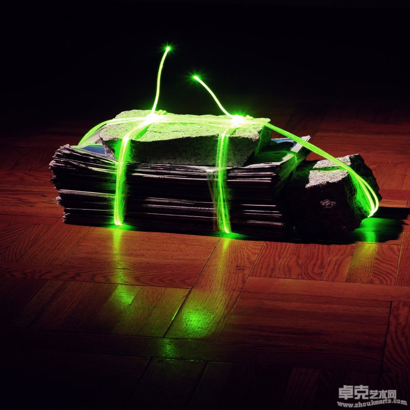 4.The Presentation, 350x52x320cm, Newspaper, Optical fiber, 2001