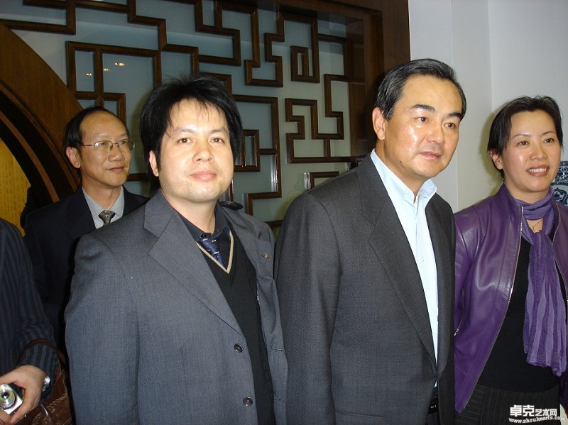 与王毅在中国驻日本大使馆