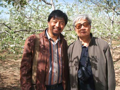 与著名画家赵振川先生采风苹果之乡--洛川