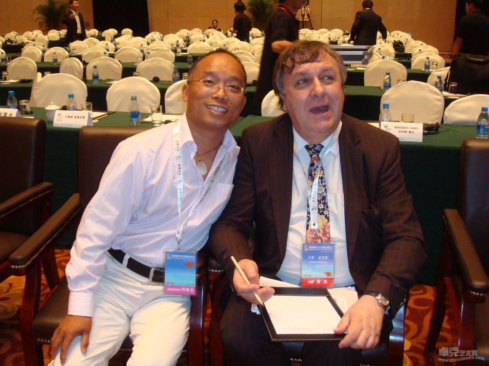 和联合国教科文组织副总干事汉斯，道维勒先生在上海世博论坛上