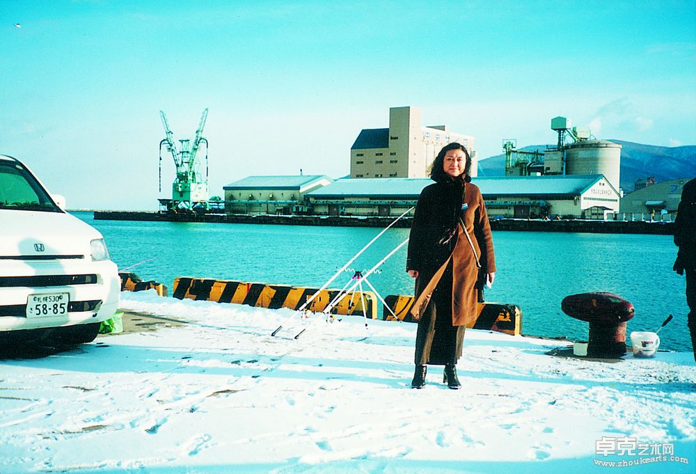 2004年《中日绘画展》班苓在日本札璜留影