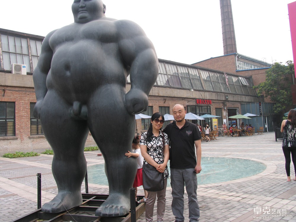 李国瑞和韩国艺术家李承淑在北京798