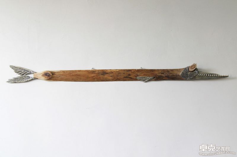 《刀鱼》 162×14×4cm 陶瓷、木 2010
