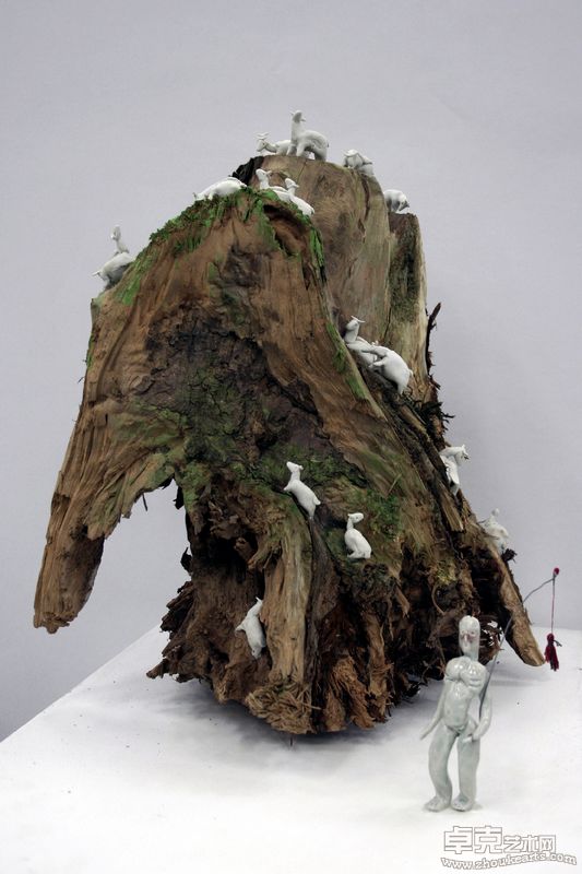 《牧》42×40×45   陶瓷、木 2009