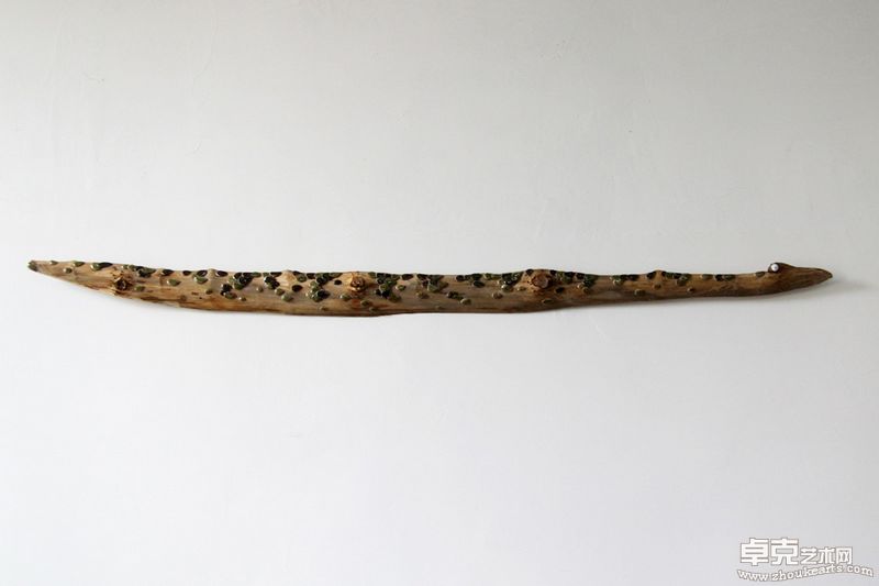 《青蛇》 146×10×3cm   陶瓷 木 2010