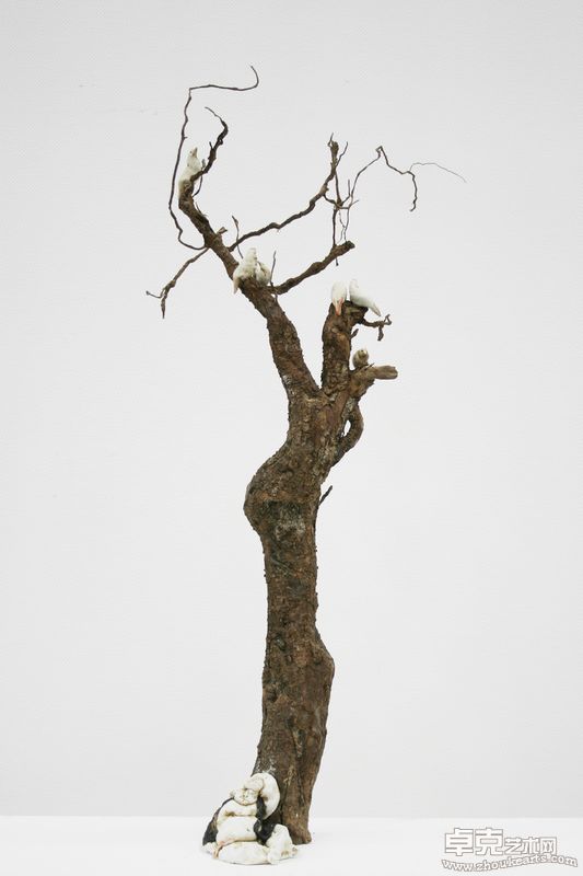 《午后》50×30×99cm   陶瓷、木 2009