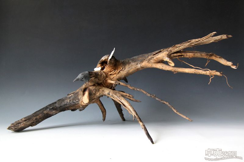 《喜鹊》69×37×31cm  陶瓷、木2010