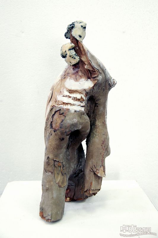 《阴·阳》 17×21×38cm   陶瓷、木 2009