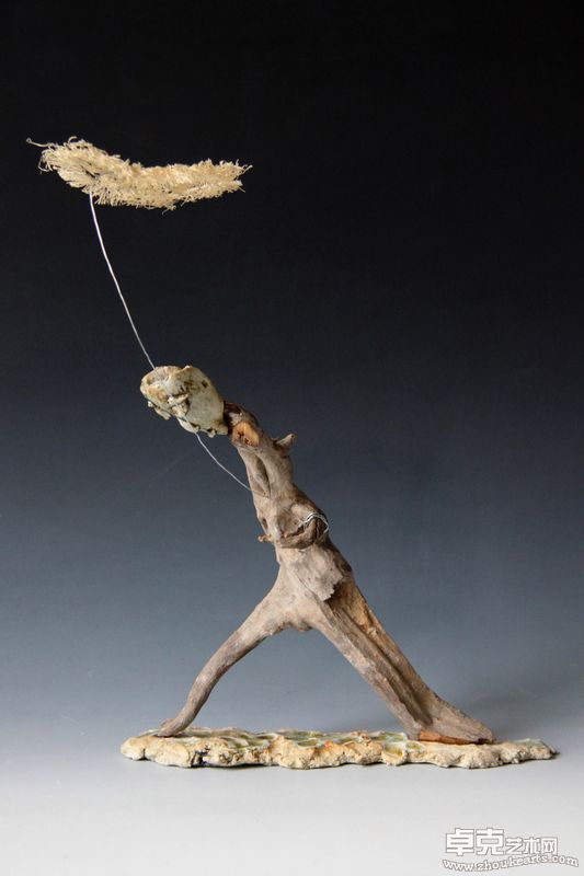 《骤雨》34×18×31cm   陶瓷、木 2010
