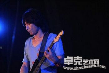 《嚎叫·丁武喊“画”》——丁武首次油画个展